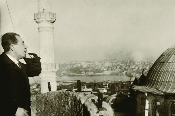 Tarihte Bugün: Türkçe ezan zorunluluğu kaldırıldı