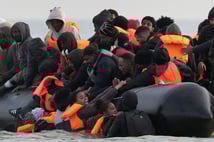 İngiltere yasadışı göçmen sayısında rekor kırdı