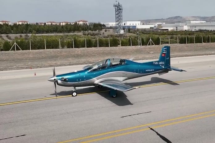 Türk Hava Kuvvetleri'nin yeni nesil eğitim uçağı HÜRKUŞ-II Çiğli'de