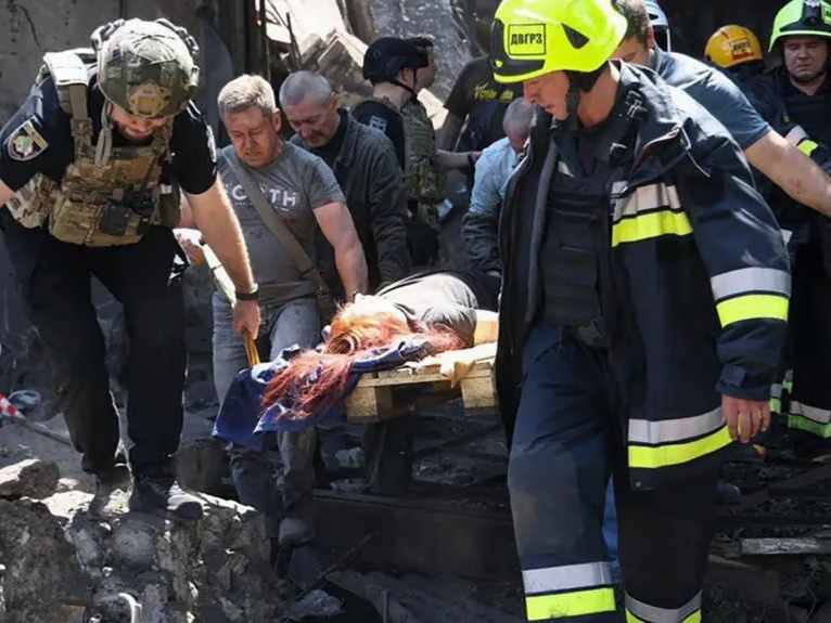 Russia Strikes Dnipro Amid NATO Talks