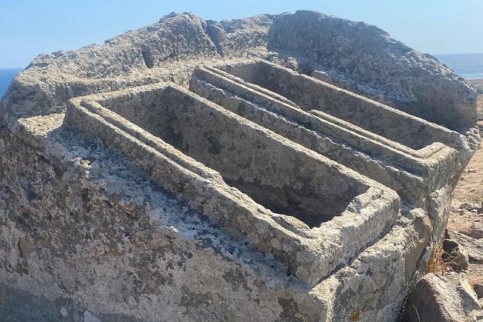 Gökçeada'da 2 bin 400 yıllık ikiz lahit