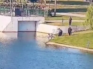 1,5 yaşındaki çocuğu boğulmaktan son anda kurtardı