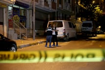 Uzun namlulu silahla tekel bayisini kurşunladılar