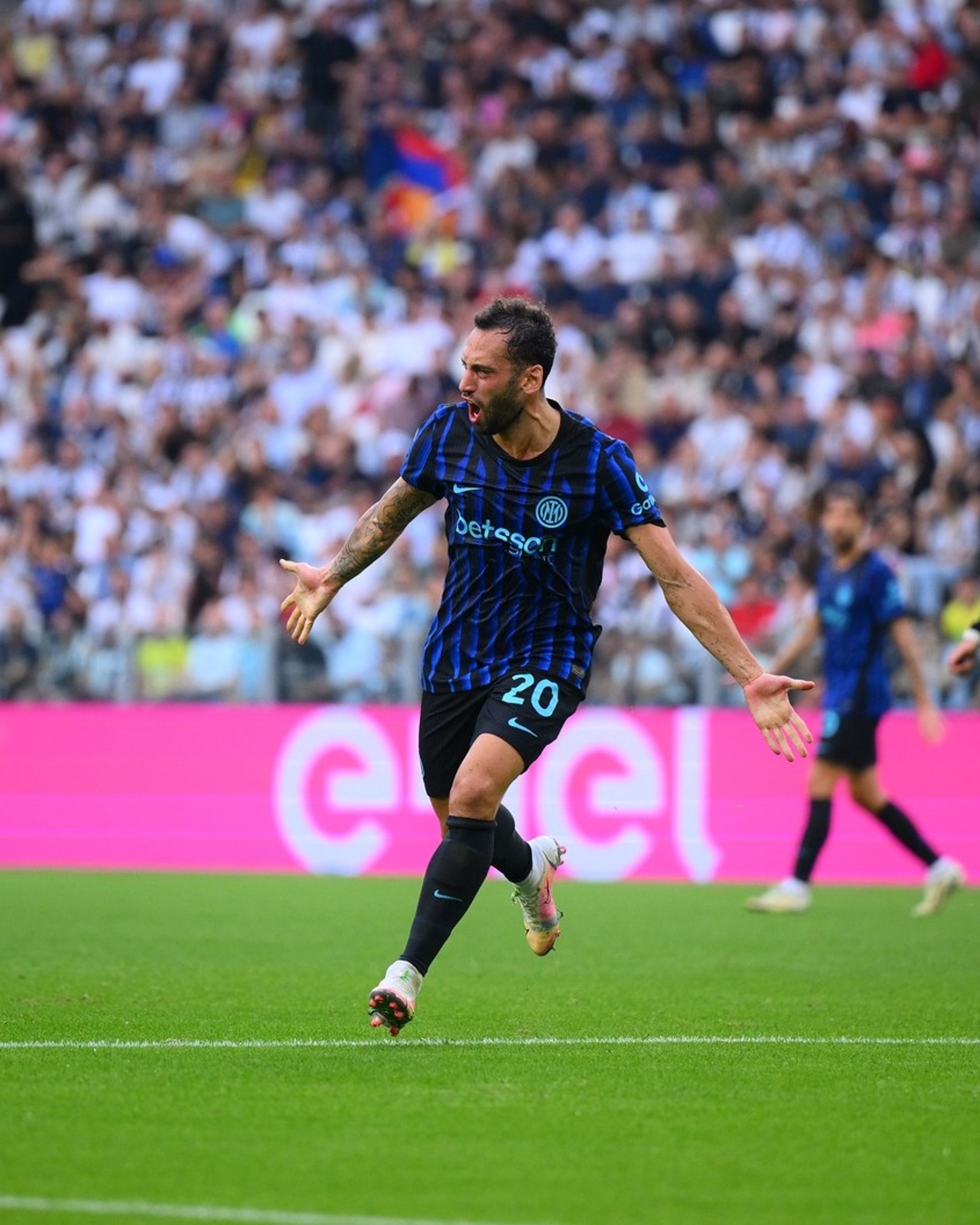 Çalhanoğlu'ndan asistler
