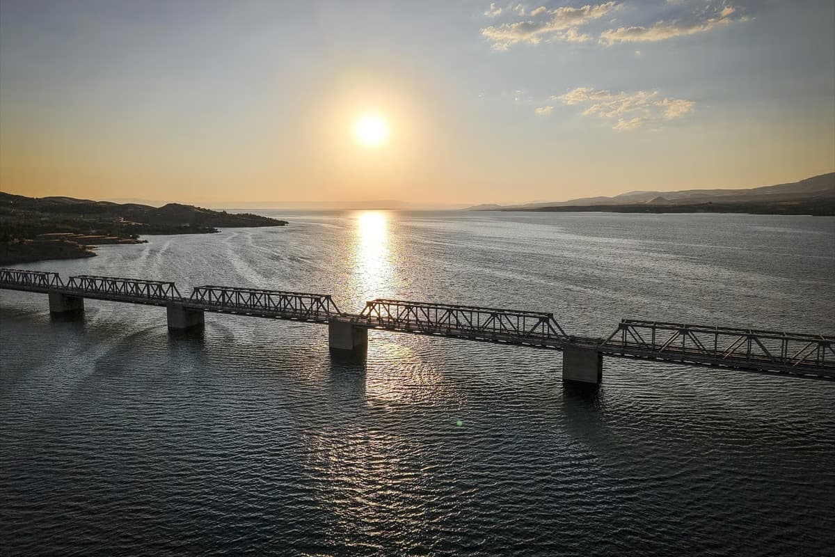 Türkiye'nin en uzun demir yolu köprüsü: Fırat Demir Yolu Köprüsü 40 yaşında