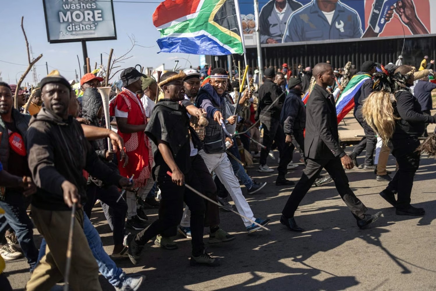 Anti-Immigrant Protests Spread in South Africa: 900 Arrested