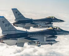 Filipinler Savunma Bakanı, 5,6 milyar dolarlık F-16 alımına mesafeli yaklaşıyor