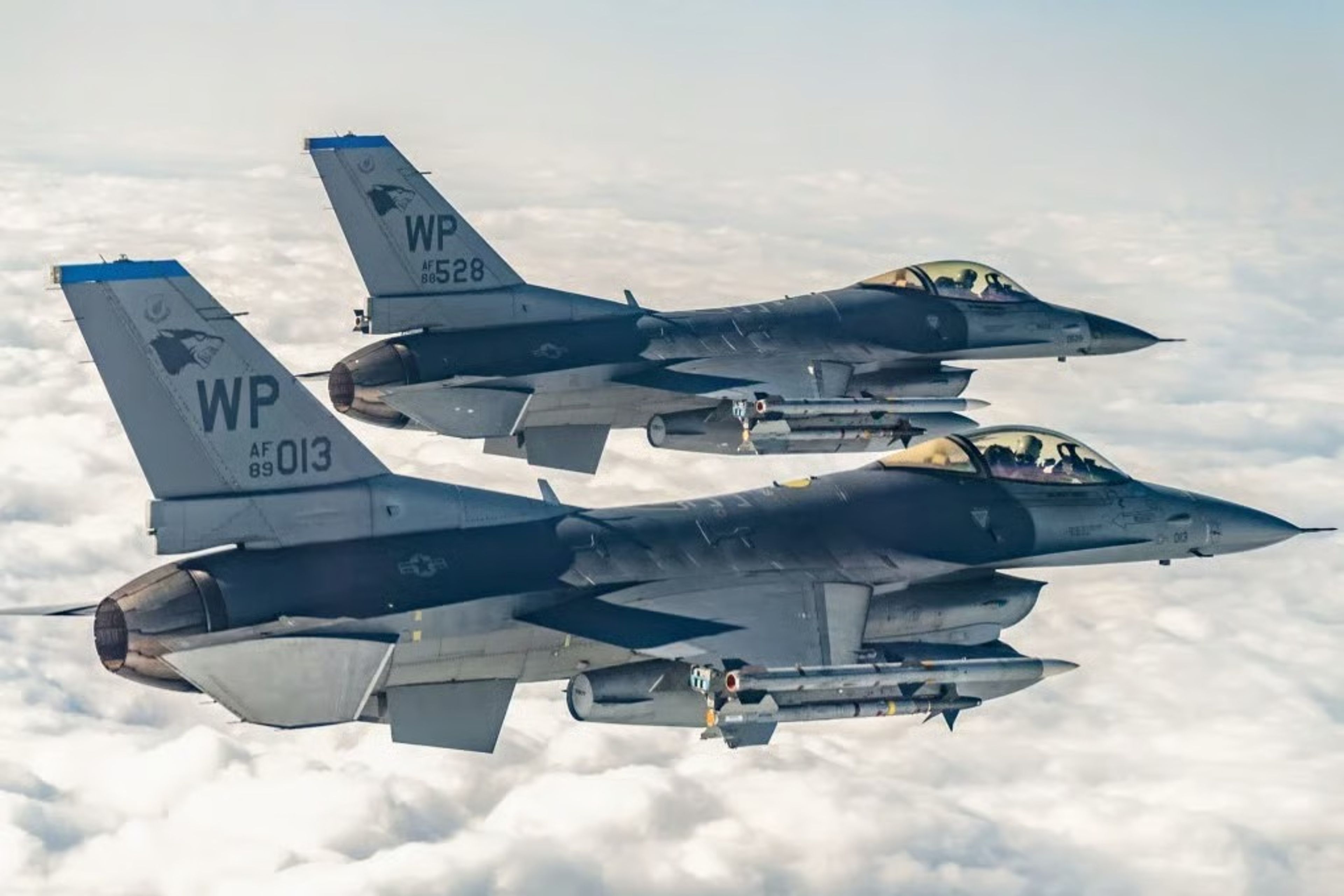 Filipinler Savunma Bakanı, 5,6 milyar dolarlık F-16 alımına mesafeli yaklaşıyor