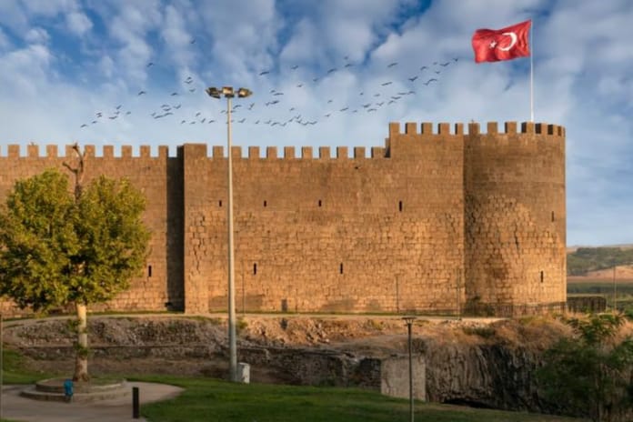 Tarihte Bugün: Diyarbakır Surları ve Hevsel Bahçeleri, UNESCO Dünya Mirası Listesi'ne girdi