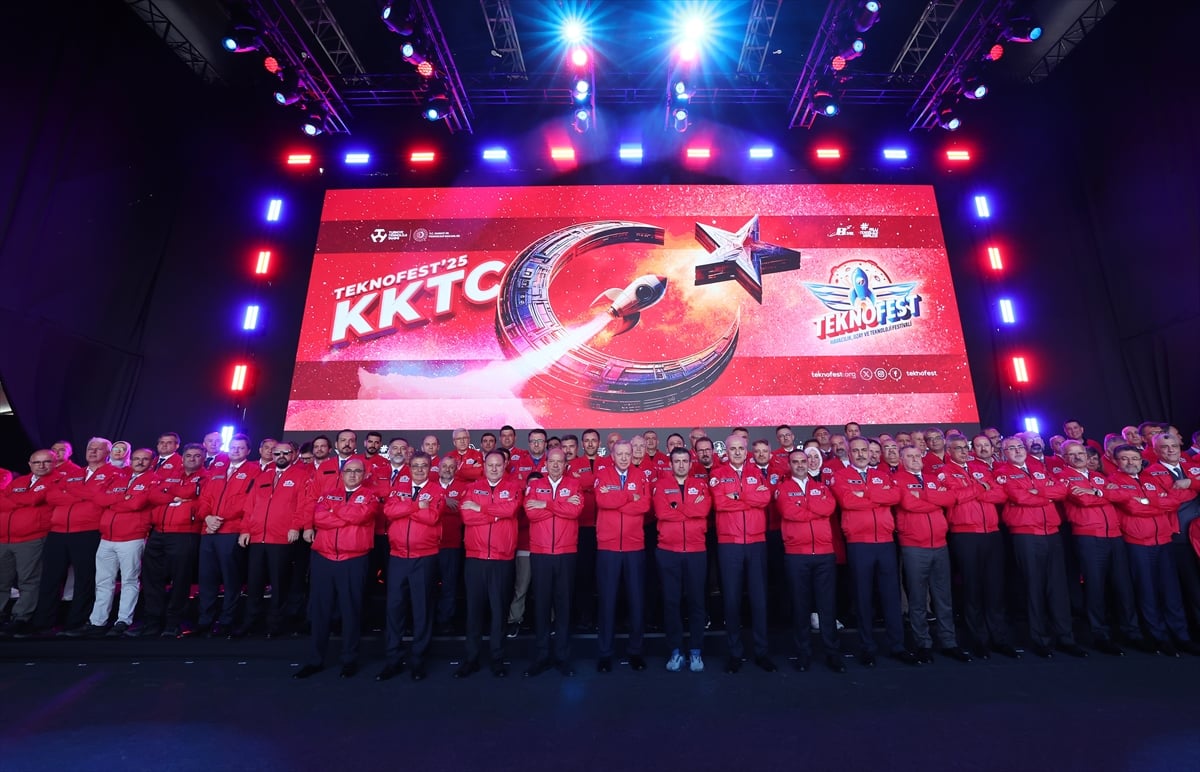 Cumhurbaşkanı Erdoğan, TEKNOFEST KKTC Ödül Töreni'ne katıldı. (AA)