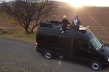 İşlerinden istifa edip karavan hayatına geçen çift Türkiye'yi geziyor