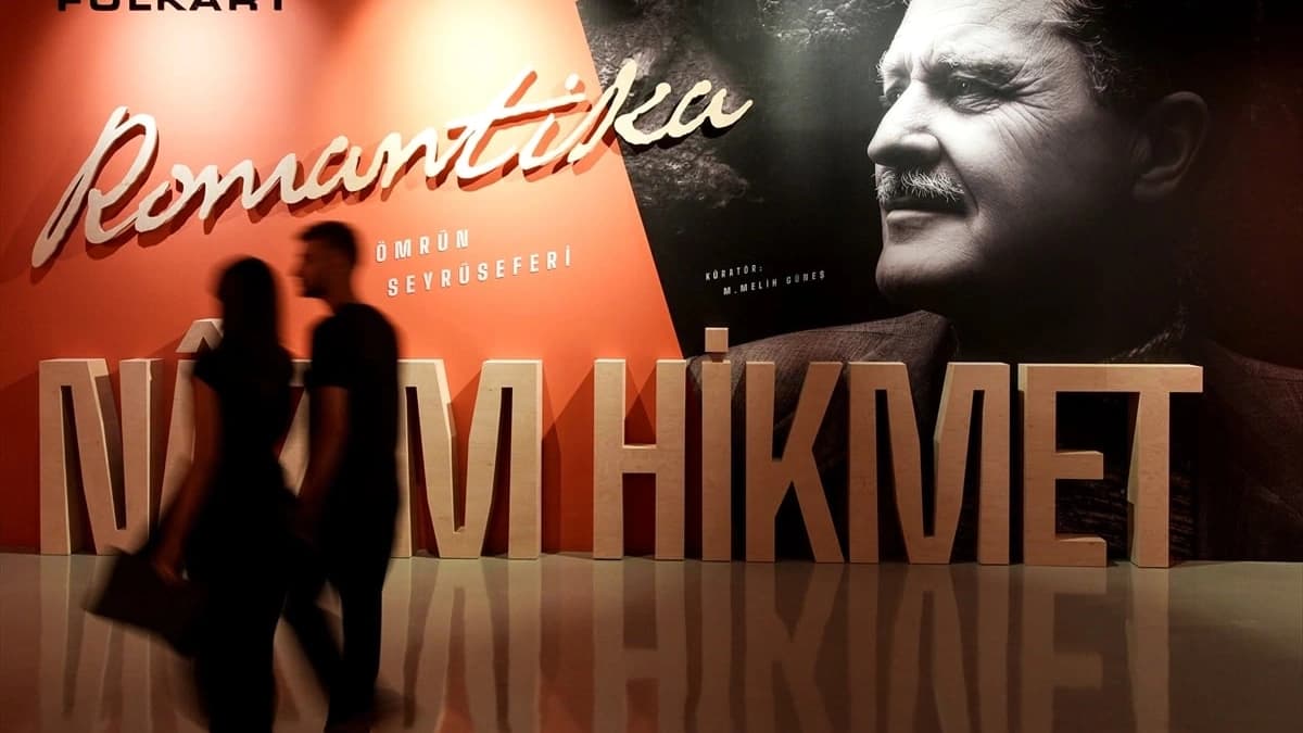 Nazım Hikmet’in yaşamını anlatan kapsamlı sergi İzmir’de açıldı