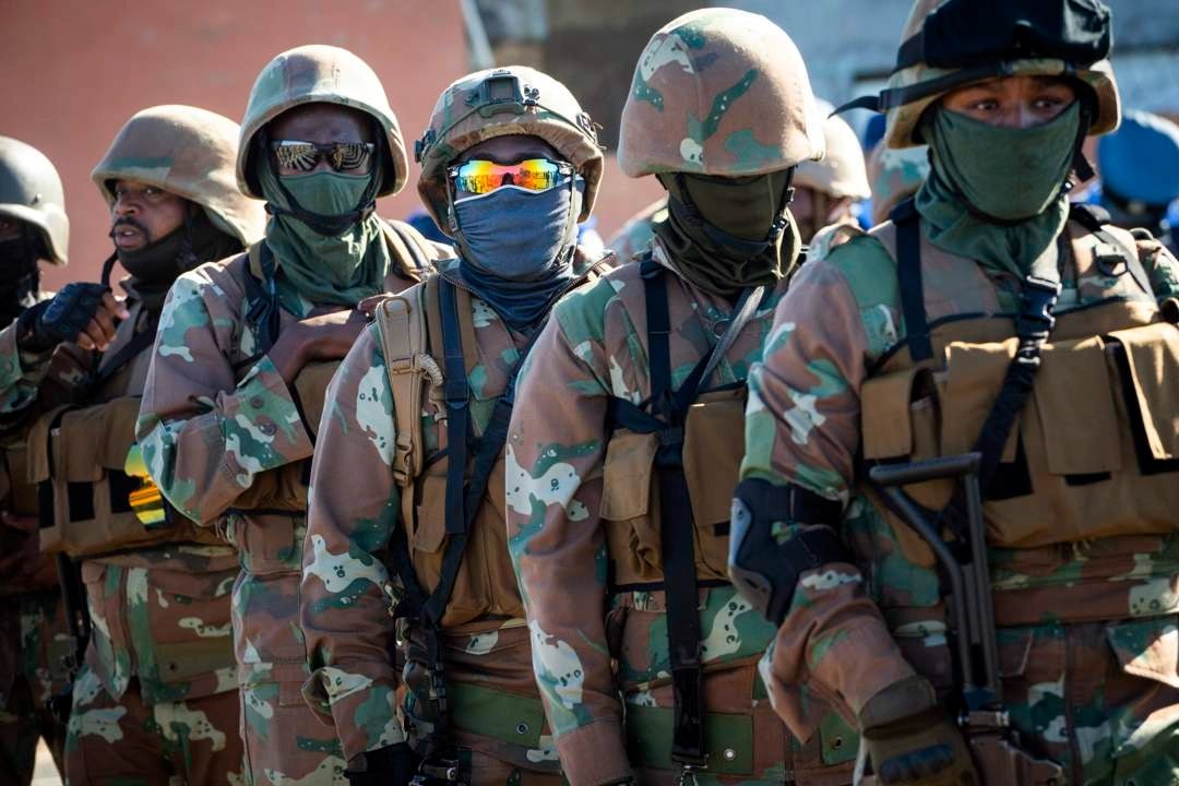 Güney Afrika'da ordu sokağa indi