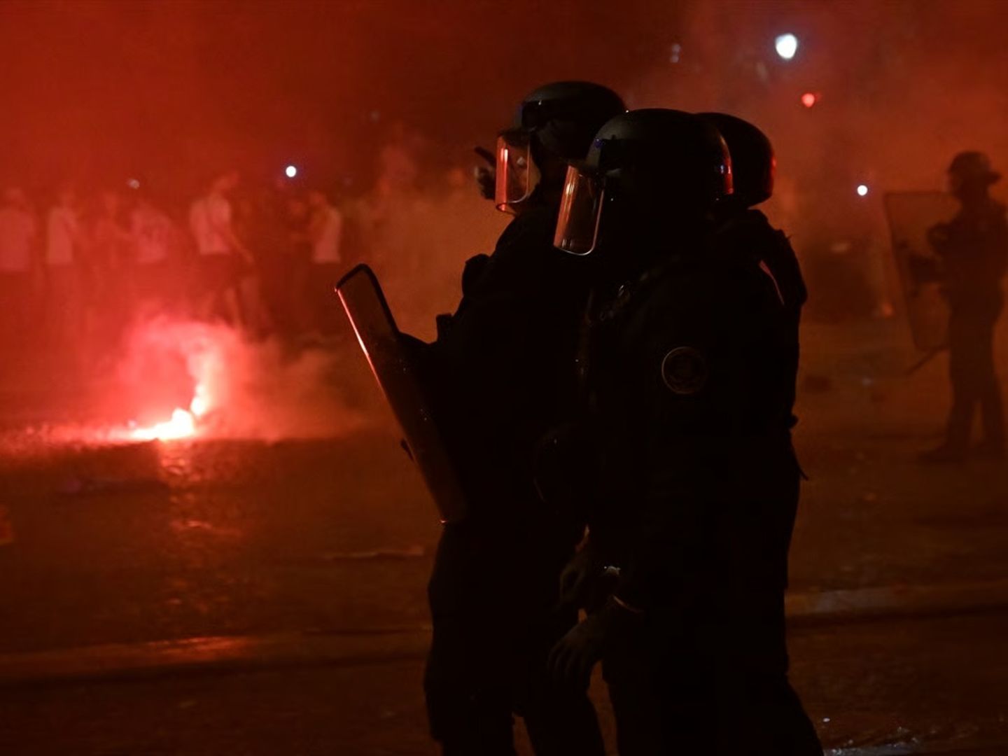 Paris'te şampiyonluk kutlamalarında olaylar çıktı