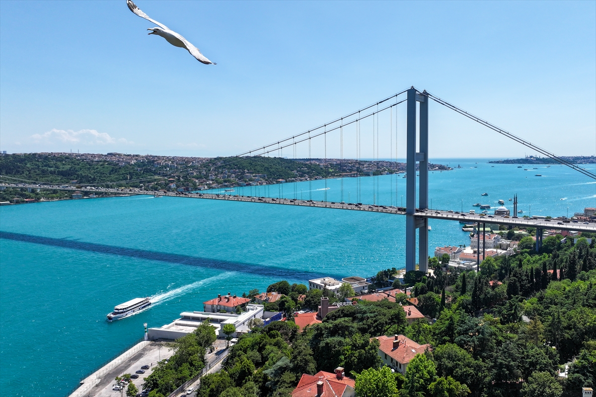 İstanbul Boğazı'nın turkuaz rengi büyüledi