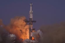 SpaceX dünyanın en büyük roketinin tasarımını değiştirdi