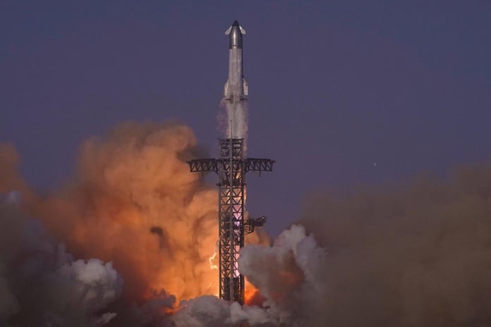 SpaceX dünyanın en büyük roketinin tasarımını değiştirdi