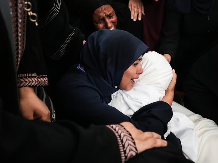 İsrail zorla yerinden ettiği sivilleri hedef aldı