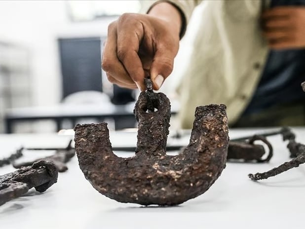 Uzuncaburç Antik Kenti'nde 1600 yıllık terazi seti bulundu