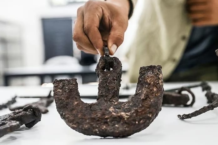 Uzuncaburç Antik Kenti'nde 1600 yıllık terazi seti bulundu