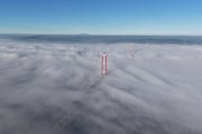 1915 Çanakkale Köprüsü bulutların arasında kayboldu