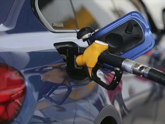 Brent petrol son 5,5 ayın dibini gördü: Benzine indirim yolda