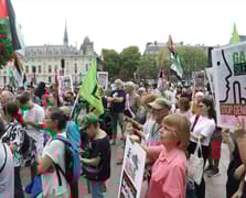 Paris'te vicdan sahibi aktivistler Gazze'deki açlığa isyan etti