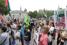 Paris'te vicdan sahibi aktivistler Gazze'deki açlığa isyan etti
