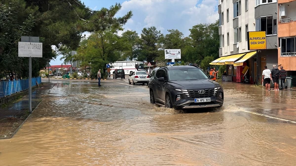 Kastamonu'da su baskınları nedeniyle zemin katlar tahliye edildi