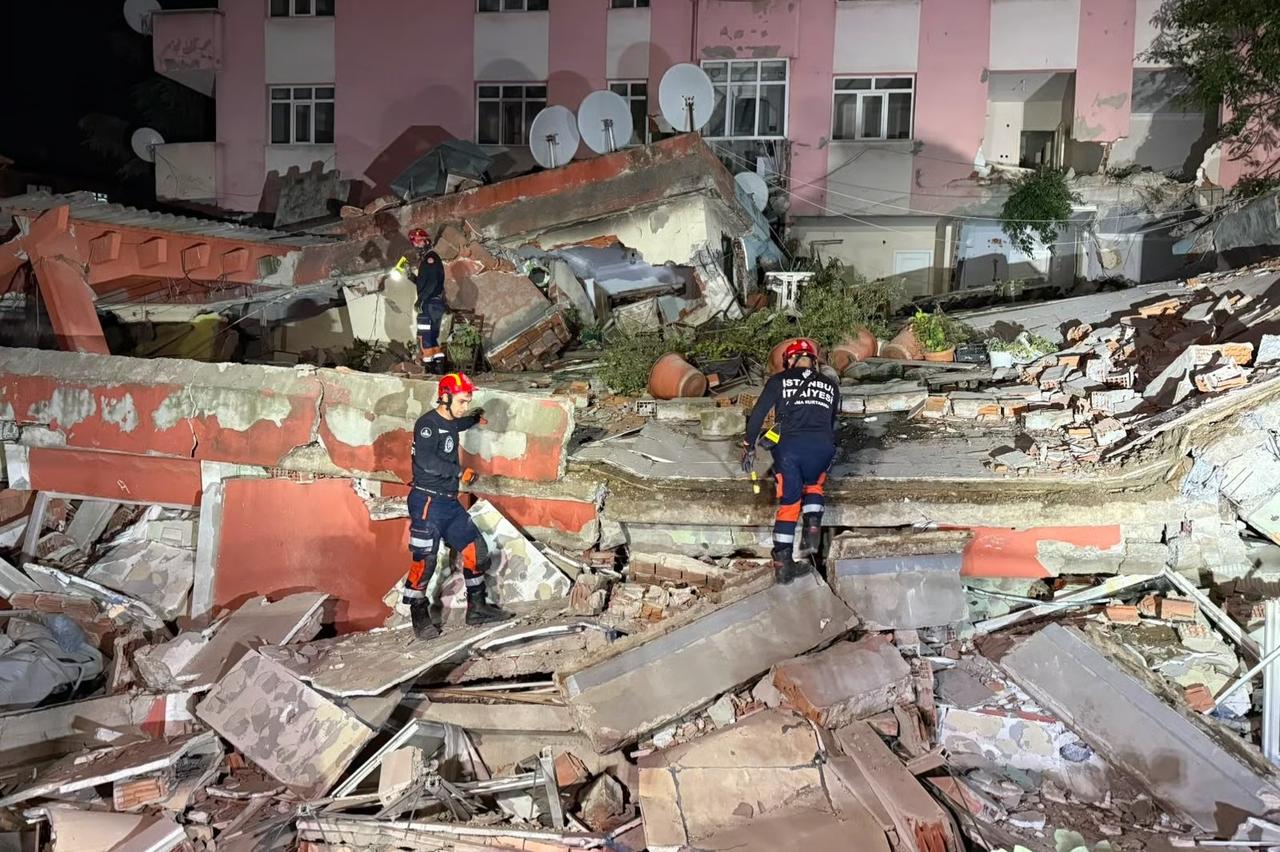 İstanbul'da bina çöktü: Arama çalışmaları tamamlandı