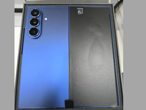 Galaxy Z Fold 7 lansman öncesi yeni rengi ve ince tasarımıyla görüntülendi