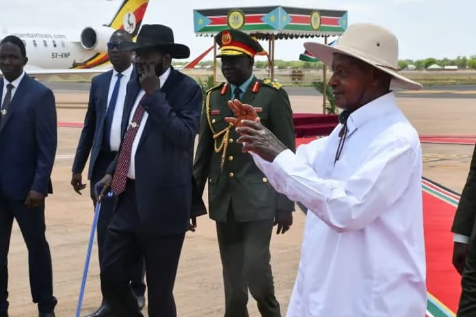 Güney Sudan ve Uganda orduları sınırda çatıştı