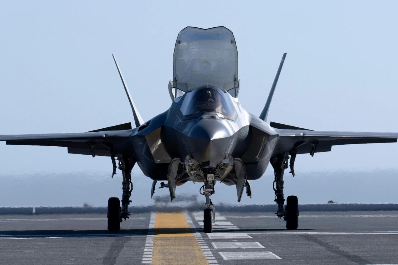 F-35C savaş uçağı Lemoore deniz hava üssü yakınlarında düştü