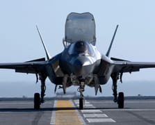 F-35C savaş uçağı Lemoore deniz hava üssü yakınlarında düştü