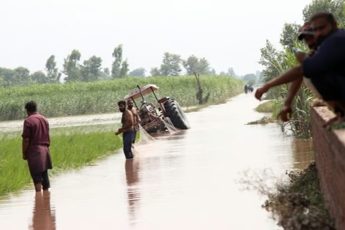 Pakistan’da muson felaketi Pencap’ta 300 bin kişi tahliye edildi
