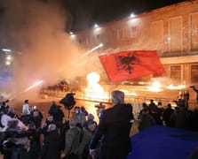 Arnavutluk'ta hükümet karşıtı protestolar patlak verdi