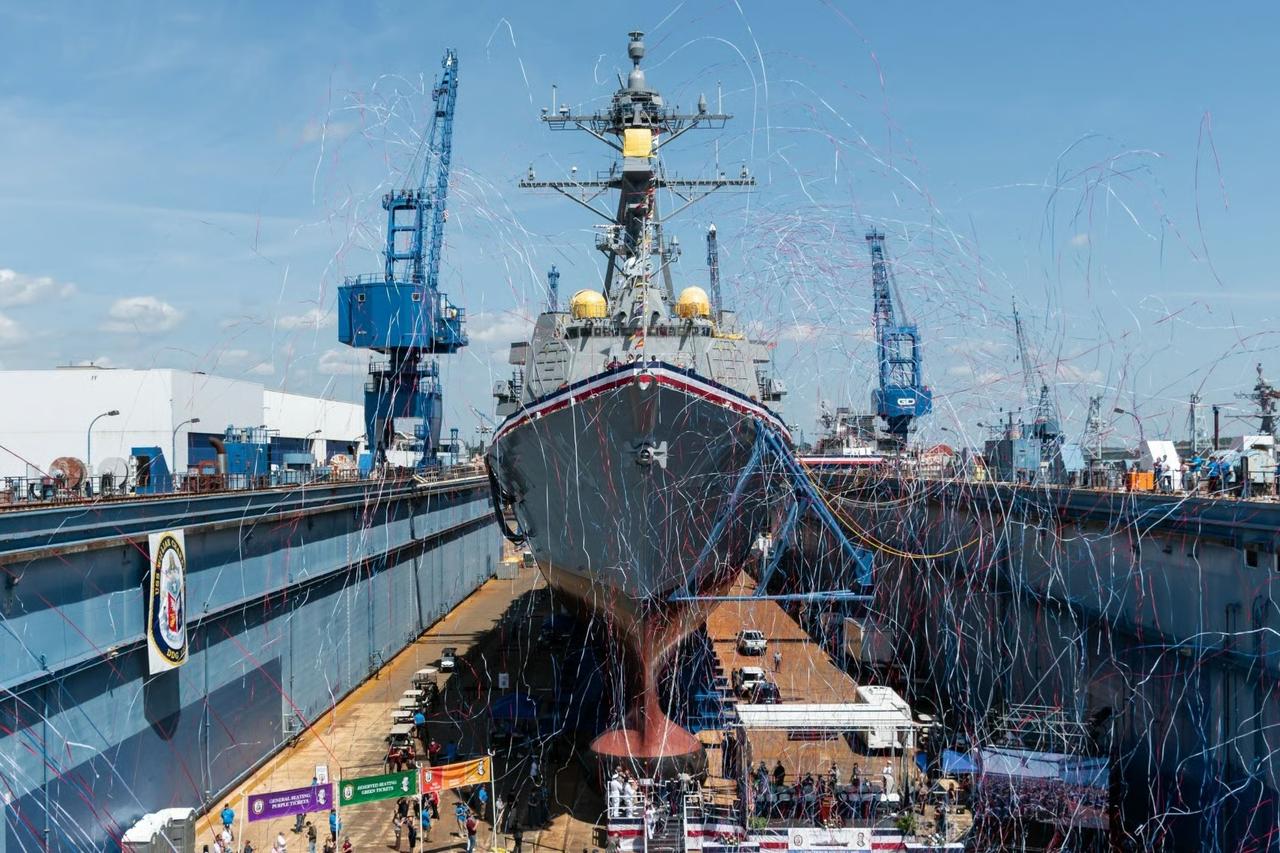 USS William Charette denize inişe hazırlanıyor