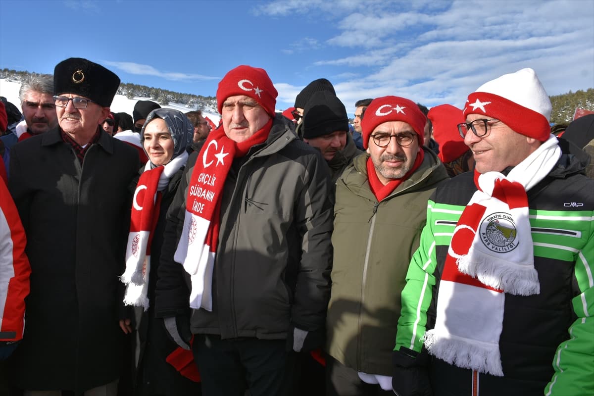 Sarıkamış Harekatı'nın 111. yılında binlerce kişi şehitler için karlar altında yürüdü
