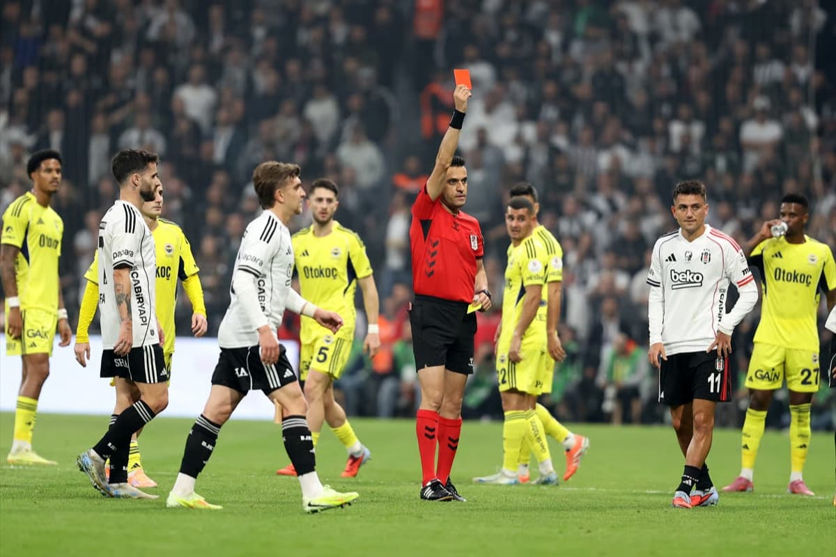 Süper Lig'de 11. hafta görünümü: Derbi zaferi zirveyi salladı
