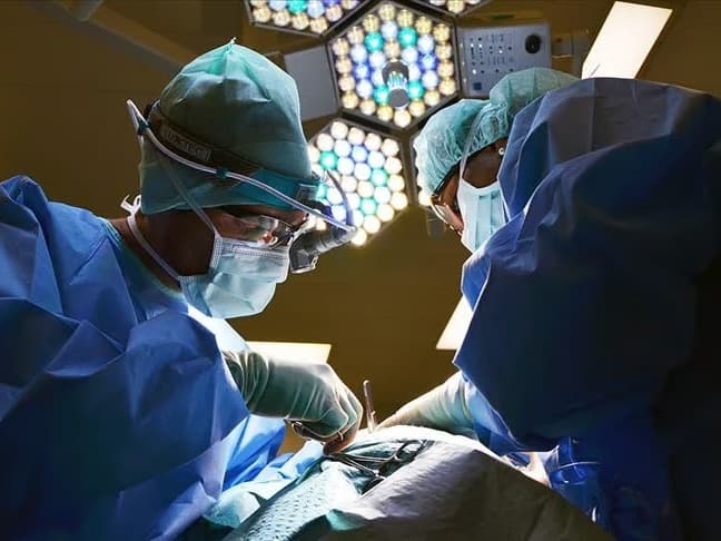 Estetik operasyon yaşı 13'e indi