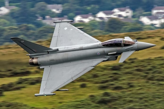 Yunan Savunma Bakanı Dendias, Türkiye’ye Eurofighter satışına tepki gösterdi