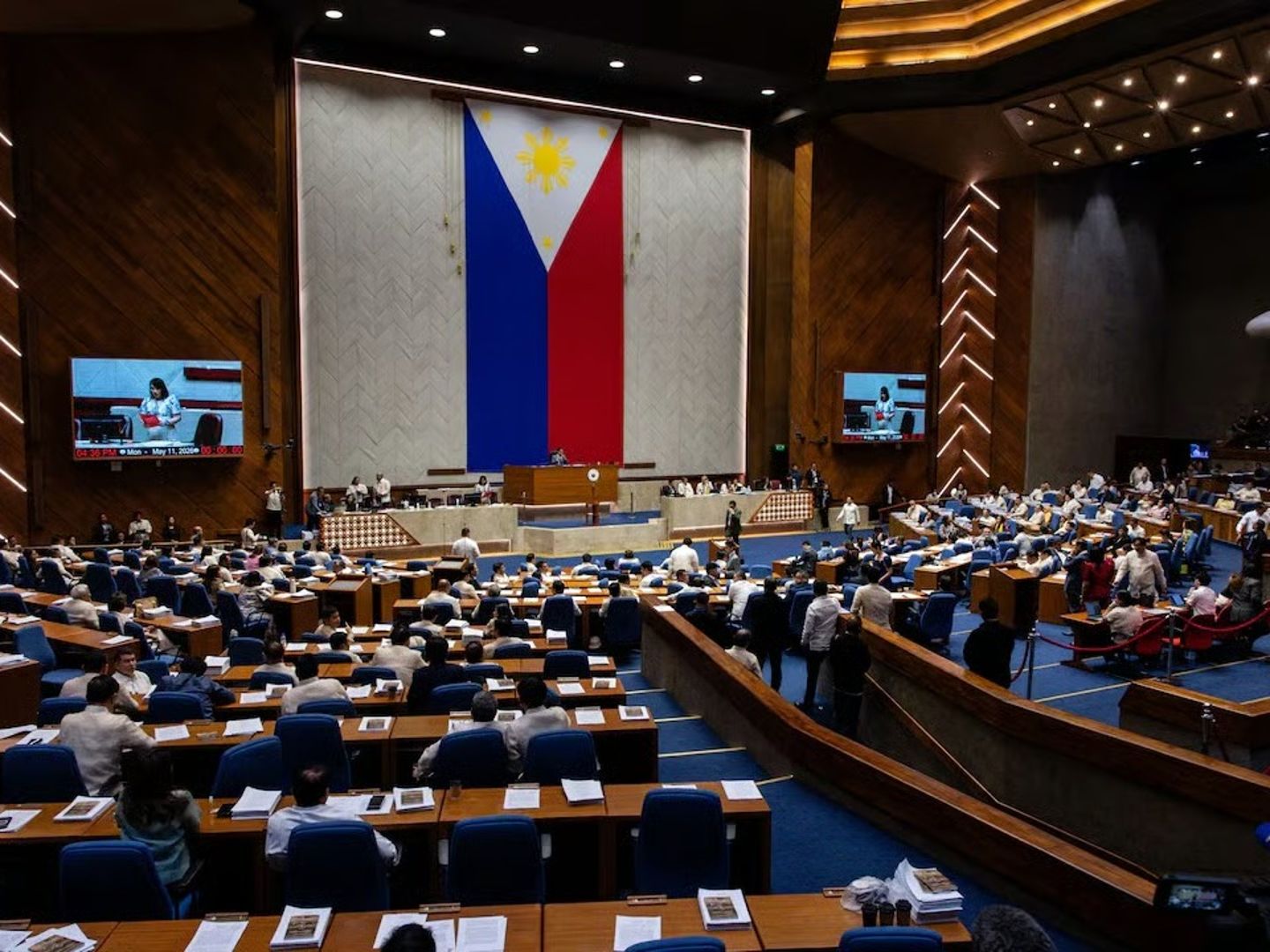 Filipinler Senatosu’nda silah sesleri duyuldu