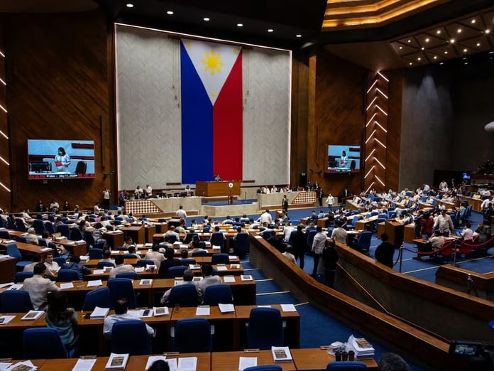 Filipinler Senatosu’nda silah sesleri duyuldu