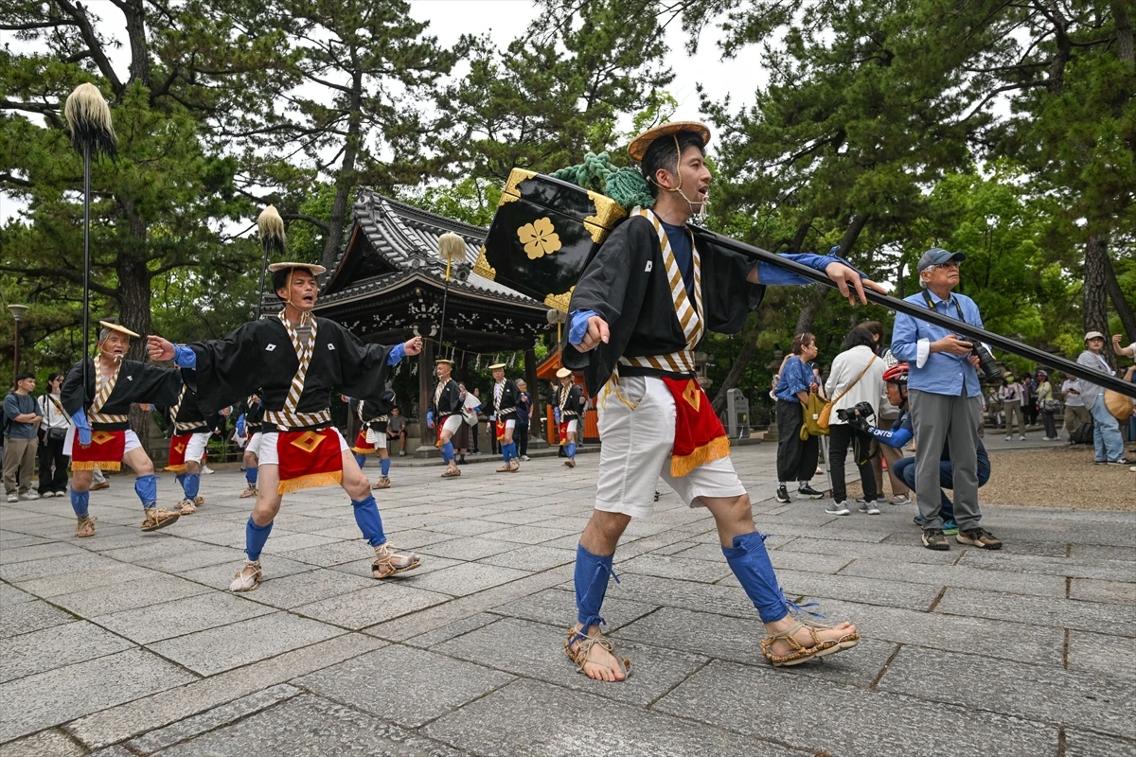 Japonya'nın en renkli ritüellerinden biri yeniden sahnede - 9. fotoğraf