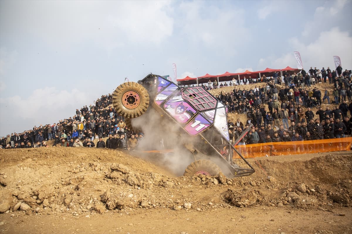 Irak'ta Off-Road rüzgarı: Makinanın doğayla savaşı renkli görüntülere sahne oldu