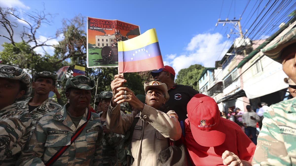 Binlerce Venezuelalı ABD'yi protesto etti