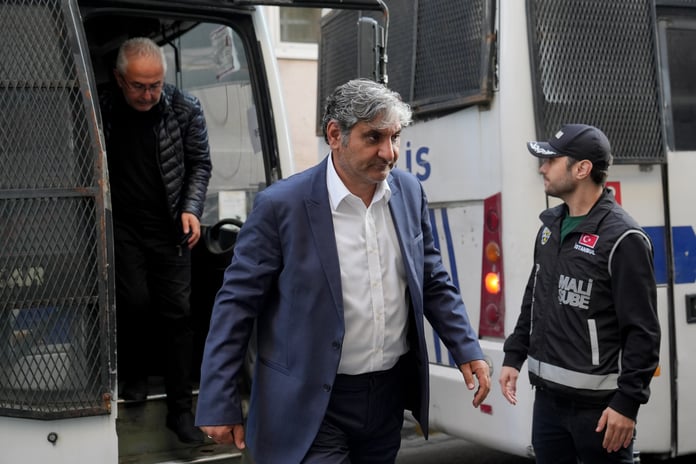 İBB'ye yönelik yolsuzluk soruşturmasında Aykut Erdoğdu ve 2 şüpheli tutuklandı