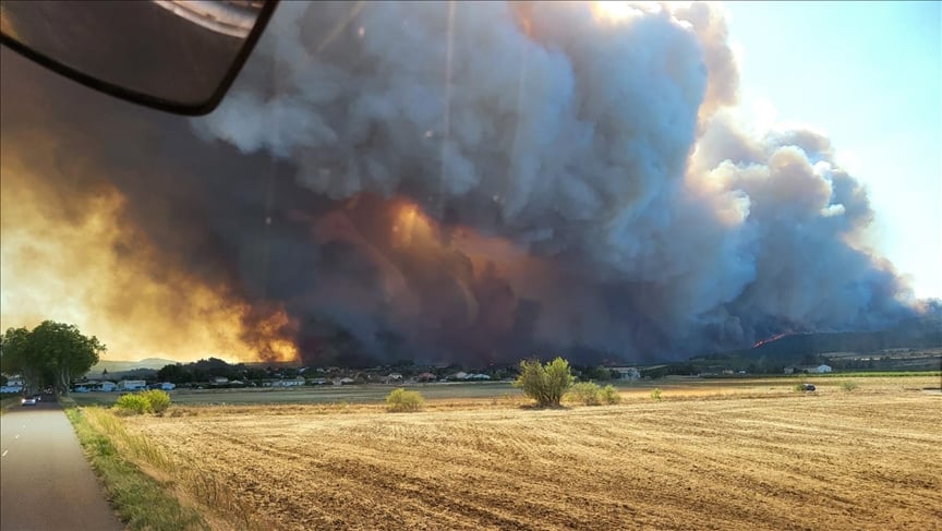 Fransa'daki orman yangınlarında Paris'ten büyük bir alan yok oldu - AA