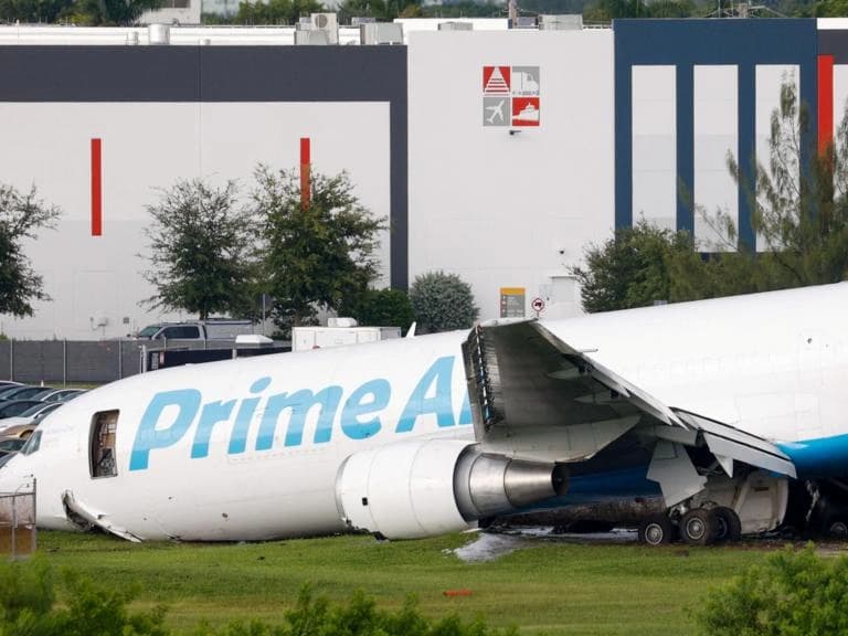 Amazon uçağı pistten çıktı: 5 ölü