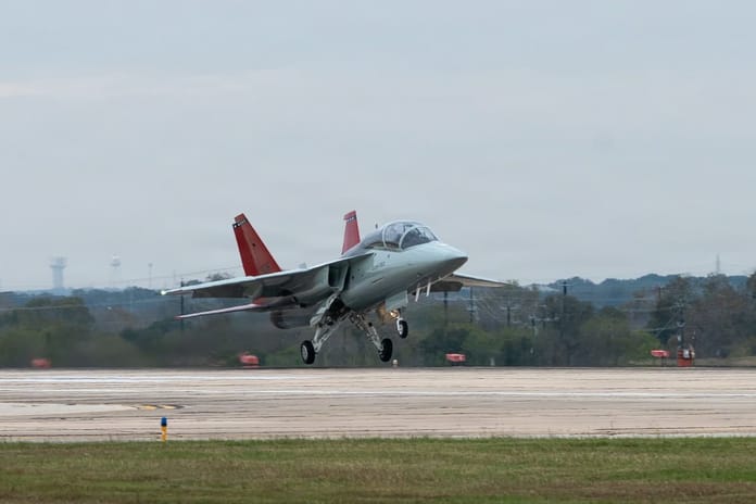 ABD hava kuvvetleri ilk T-7A Red Hawk eğitim uçağını teslim aldı